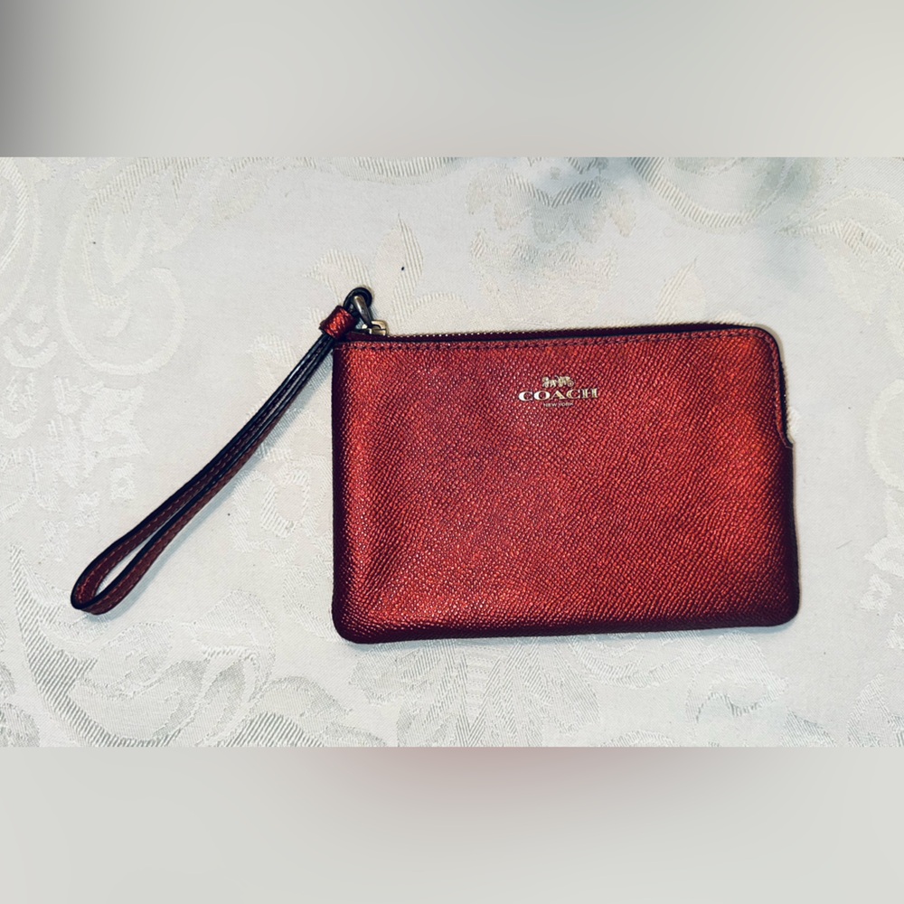 NWOT Coach Corner Zip Leather Wristlet in Metallic Red